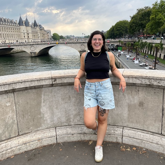 Meet your Posher, Debbi - Picture 1 of 2